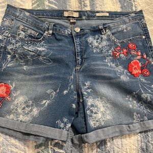 Flower detail Jean shorts